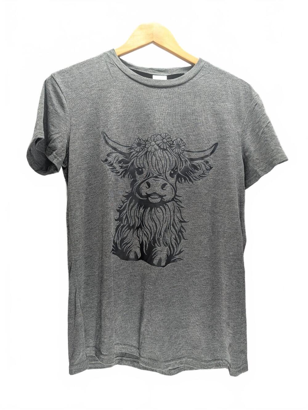 Women's Gray Short Sleeve T-Shirt with Cute Highland Cow